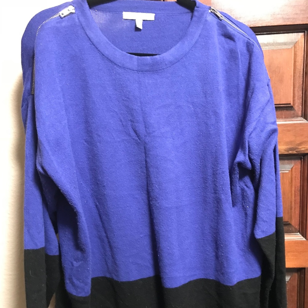 Gorgeous Color-Block Sweater with Zipper Detail